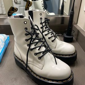 PLATFORM WHITE DOC MARTENS